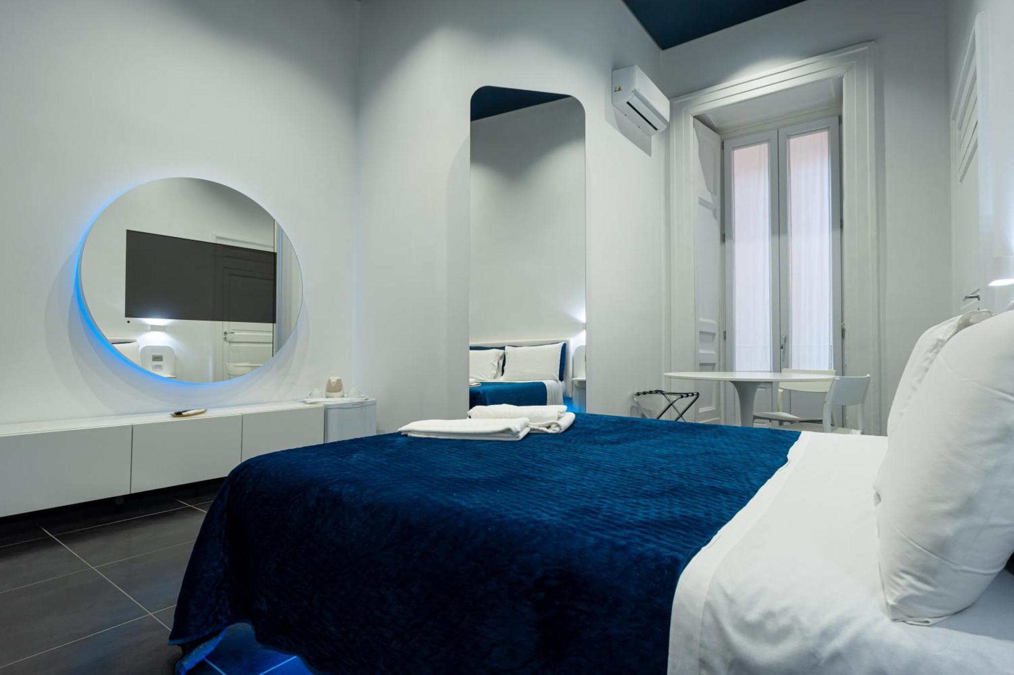 Skyhouse Chiatamone Bed & Breakfast Naples Exterior photo