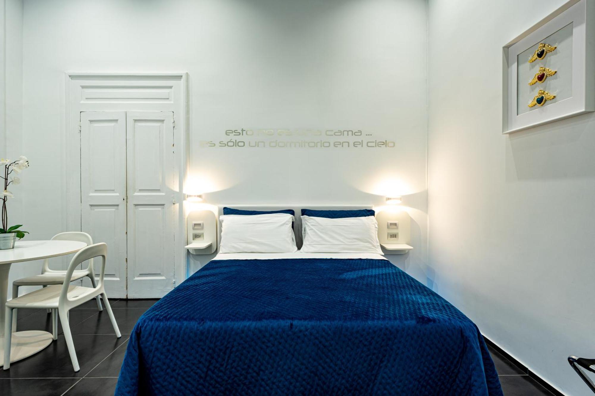 Skyhouse Chiatamone Bed & Breakfast Naples Exterior photo