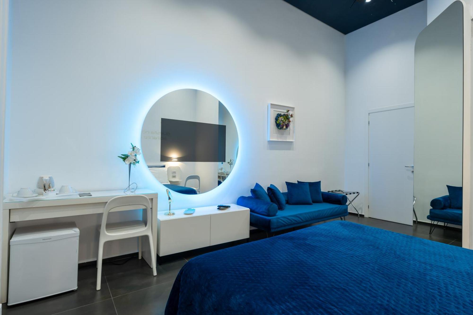 Skyhouse Chiatamone Bed & Breakfast Naples Exterior photo