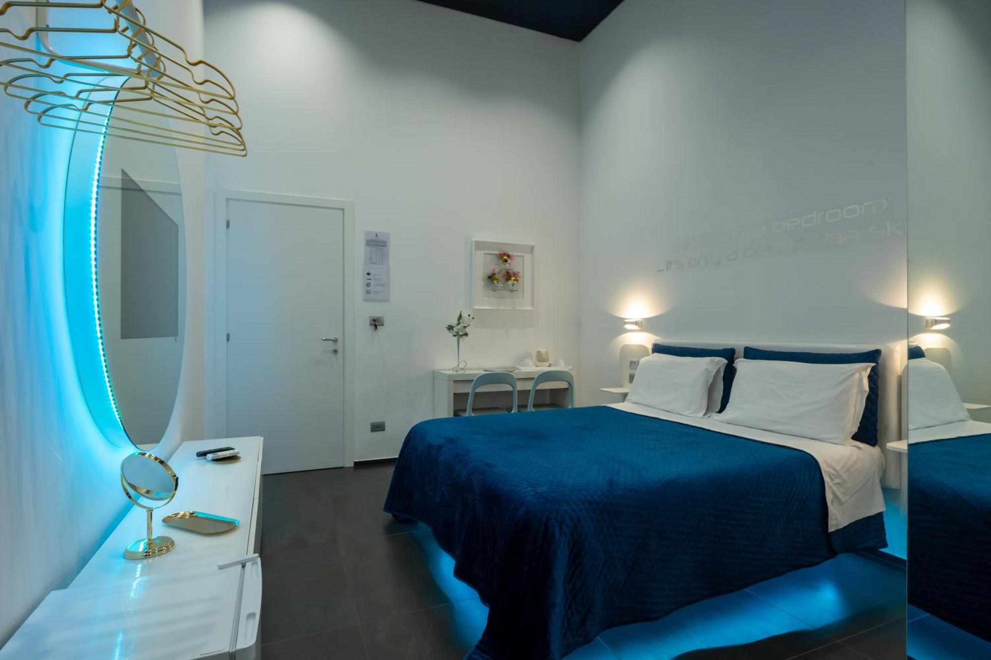 Skyhouse Chiatamone Bed & Breakfast Naples Exterior photo